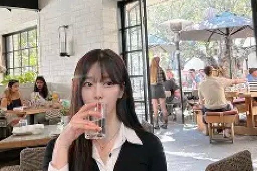 王鹤棣‘不舒服’风波：一句微博引发的网络热议与反思